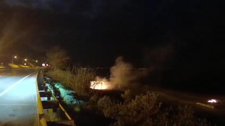 Plaja yakın barakalarda çıkan yangında kundaklama şüphesi