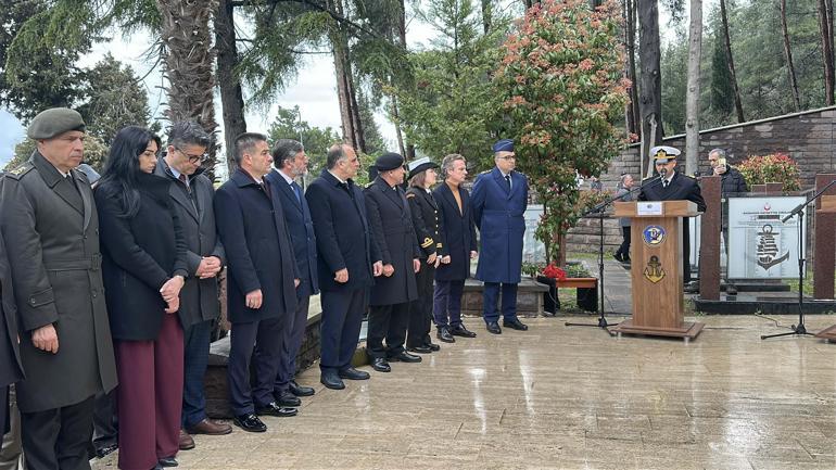 Dumlupınar Denizaltısı şehitleri anıldı
