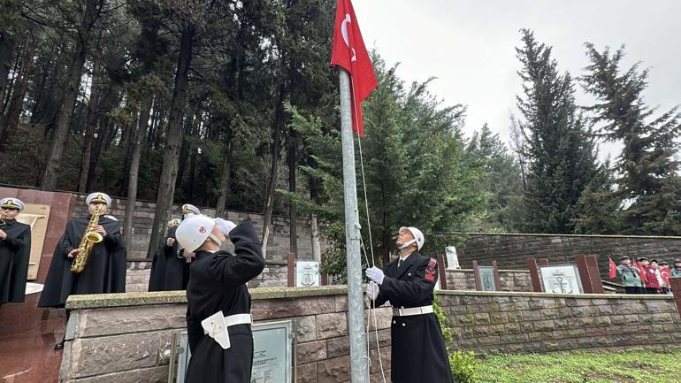 Dumlupınar Denizaltısı şehitleri anıldı