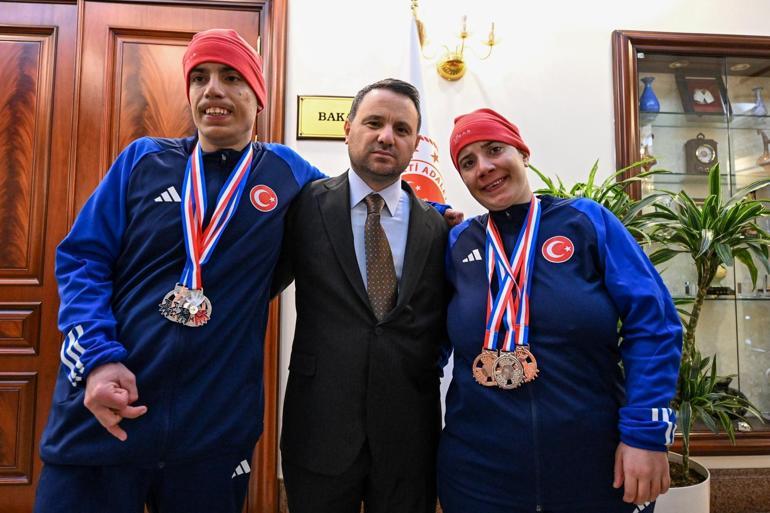 Otizmli ikiz kayakçıların hedefi dünya şampiyonluğu