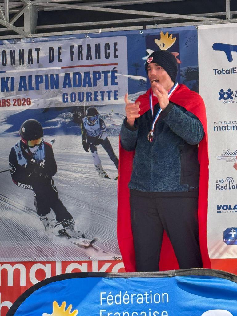 Otizmli ikiz kayakçıların hedefi dünya şampiyonluğu