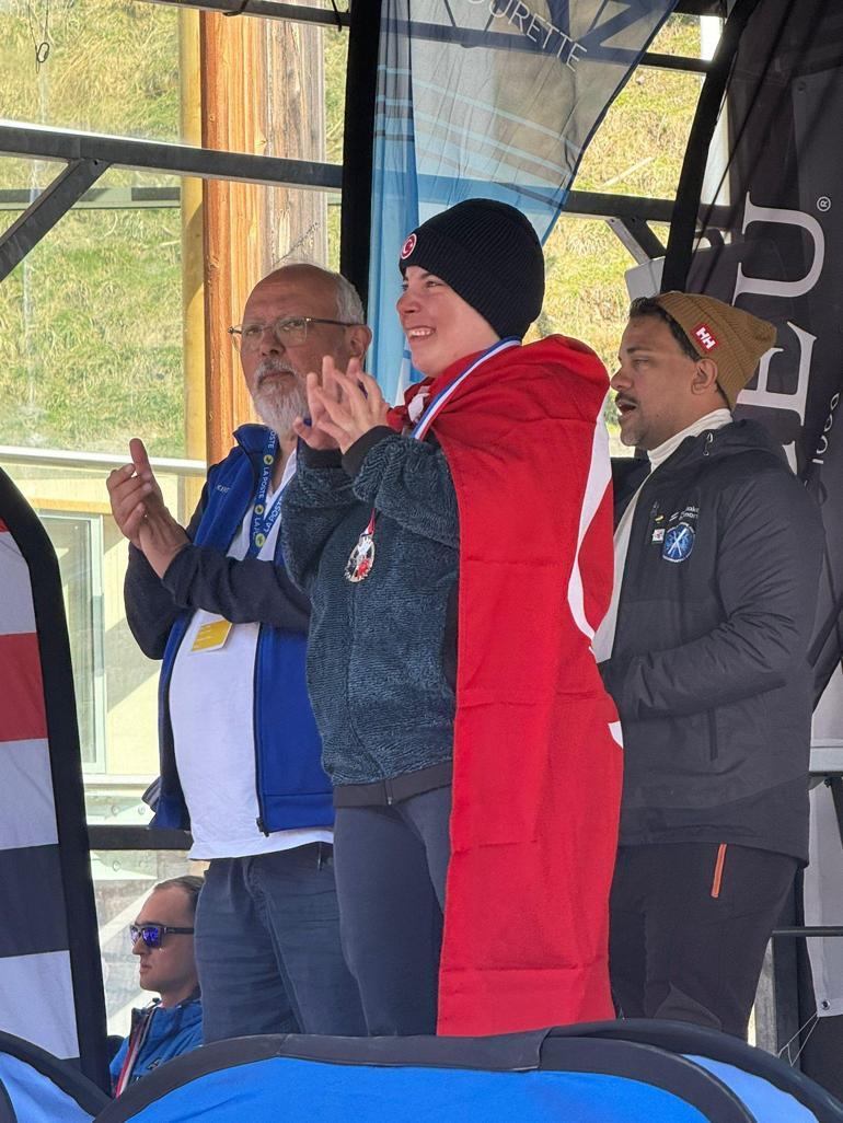 Otizmli ikiz kayakçıların hedefi dünya şampiyonluğu