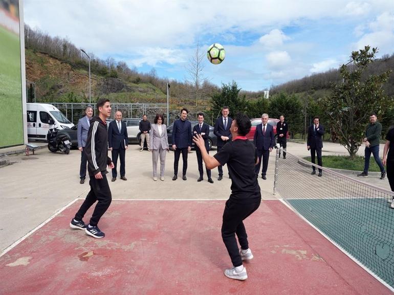 Muhammet Macit, Yusuf Yerkel ve Emrah Bayraktar, TFF Meral-Celal Aras Spor Lisesinde incelemelerde bulundu