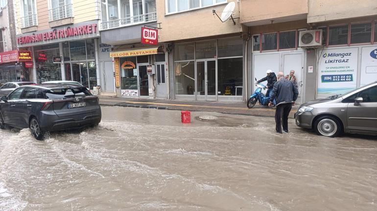 Uzunköprü’de sağanak; yollar göle döndü