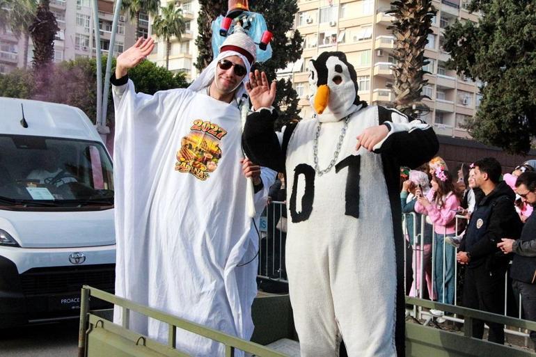 Uluslararası Adana Portakal Çiçeği Karnavalının korteji, renkli görüntülere sahne oldu