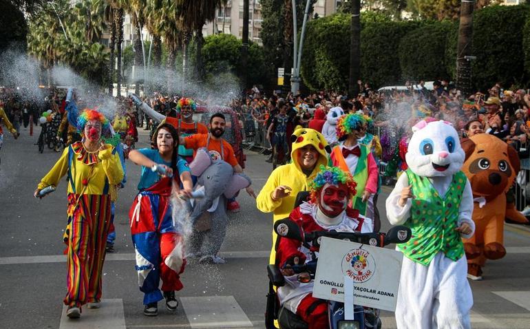 Uluslararası Adana Portakal Çiçeği Karnavalının korteji, renkli görüntülere sahne oldu