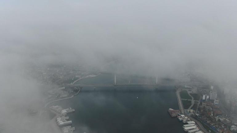 İstanbulda sis etkili oldu