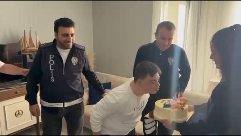 Çekmeköy’de Down sendromlu Melik’e polislerden sürpriz doğum günü