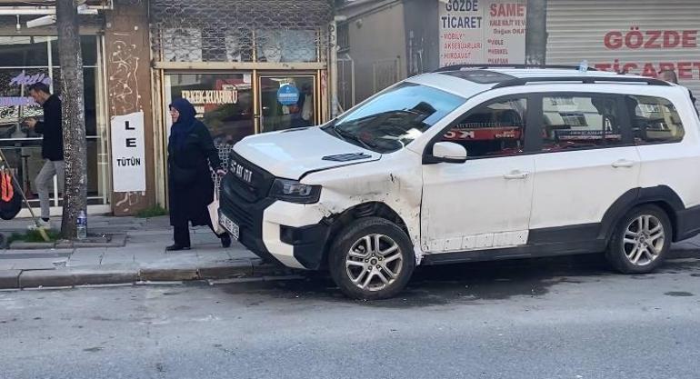 Küçükçekmece’de park halindeki cipe çarpan otomobil takla attı