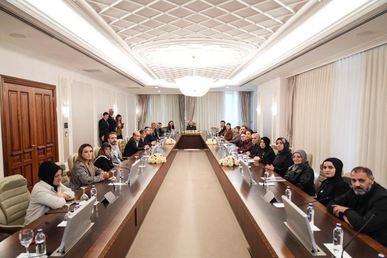 Bakan Gürlek, suça sürüklenen çocukların mağdur ettiği ailelerle bir araya geldi