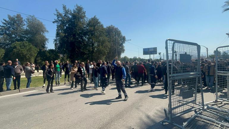 İzmirde belediyenin Meslek Fabrikası Müdürlüğü olarak kullandığı eski DGM binasında tahliye süreci başladı