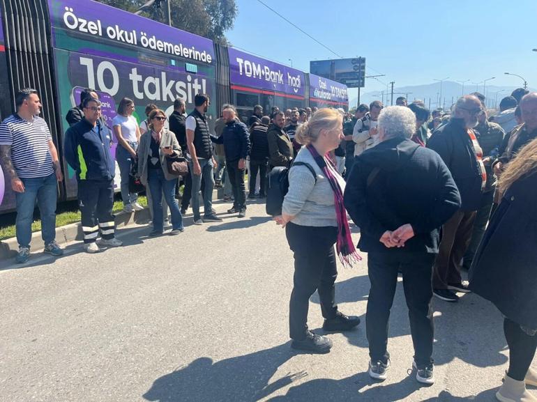 İzmirde belediyenin Meslek Fabrikası Müdürlüğü olarak kullandığı eski DGM binasında tahliye süreci başladı