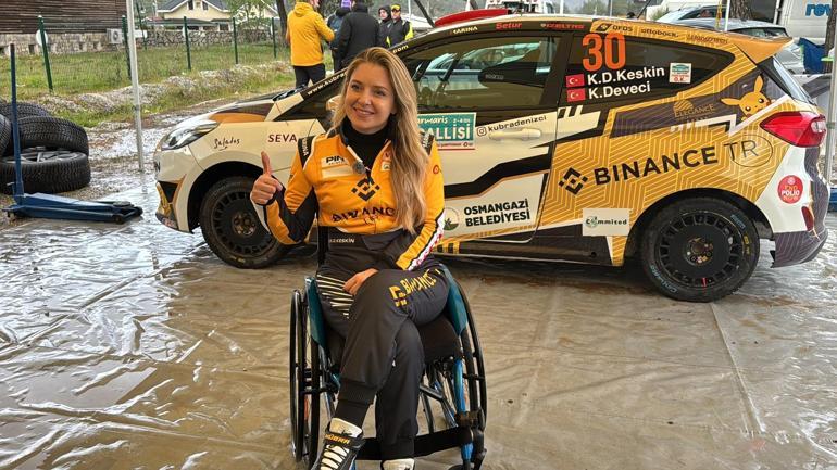 Türkiyenin ilk engelli kadın ralli pilotu Kübra Denizci Keskinden çifte derece
