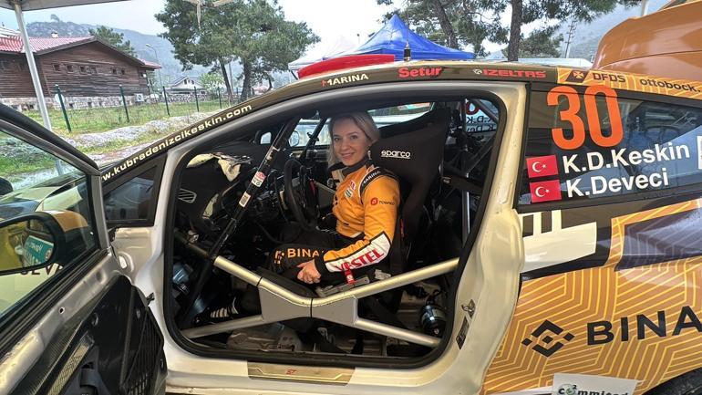 Türkiyenin ilk engelli kadın ralli pilotu Kübra Denizci Keskinden çifte derece