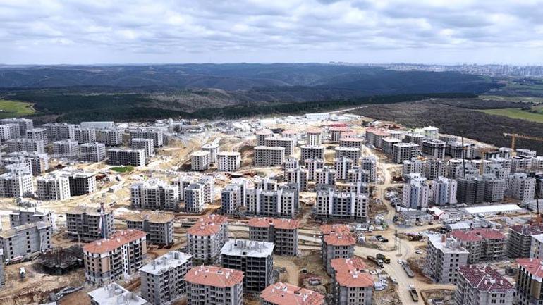 Bakan Kurum, Sazlıbosna’daki İlk Evim Projesi’nin sosyal konutlarını paylaştı