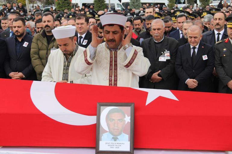 Kaza şehidi polis memuru, Elazığ’da son yolculuğuna uğurlandı
