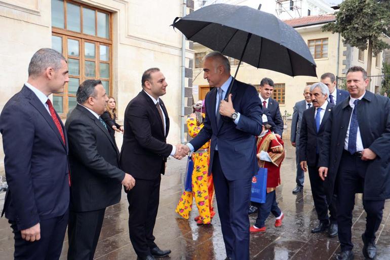 Bakan Ersoy: Türkiyemizin dört bir yanında çok önemli projelere imza attık
