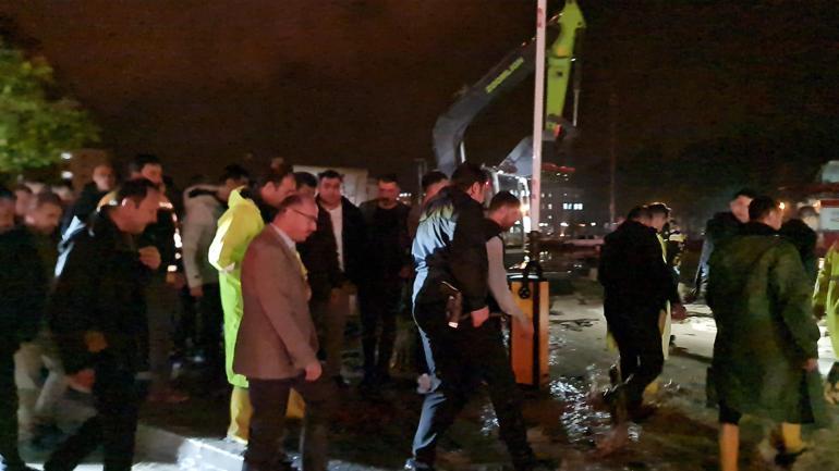 Osmaniyede sağanak nedeniyle Savrun Çayı ve Bülbül Deresi taştı; sele kapılan otomobildeki 2 kişi öldü
