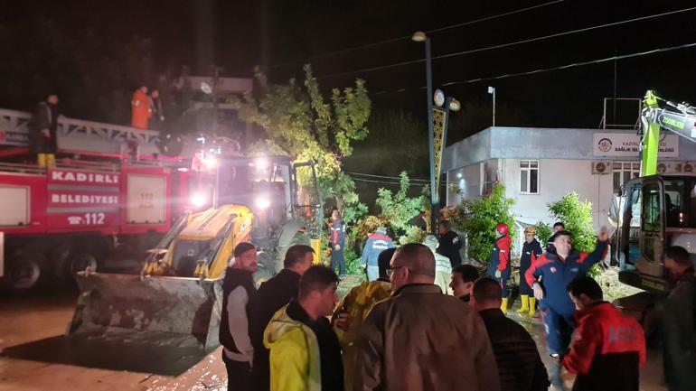 Osmaniyede sağanak nedeniyle Savrun Çayı ve Bülbül Deresi taştı; sele kapılan otomobildeki 2 kişi öldü