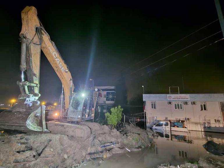 Osmaniyede sağanak nedeniyle Savrun Çayı ve Bülbül Deresi taştı; sele kapılan otomobildeki 2 kişi öldü