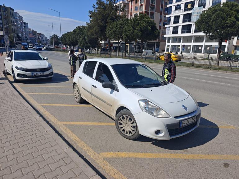 Ceza kesilen korsan taksici, taşıdığı yolcuları suçladı