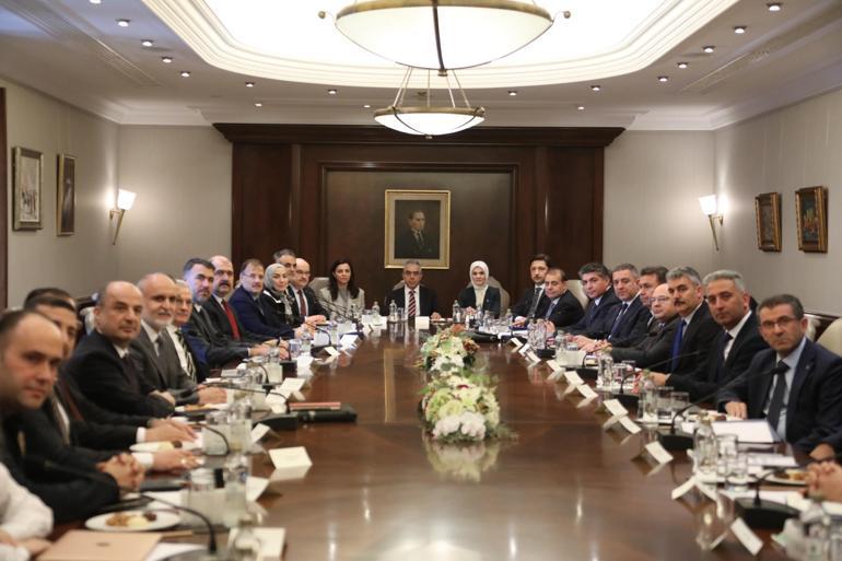 Bakan Göktaş: Oyunları kapatmak, toptan yasaklamak gibi bir gündemimiz yok