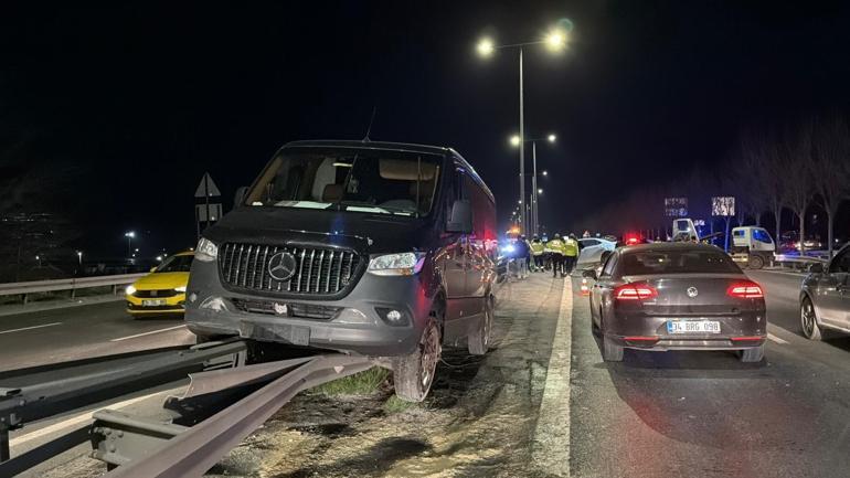 Kağıthane’de 2 otomobilin çarpışarak bariyere vurduğu anlar kamerada: 1 yaralı