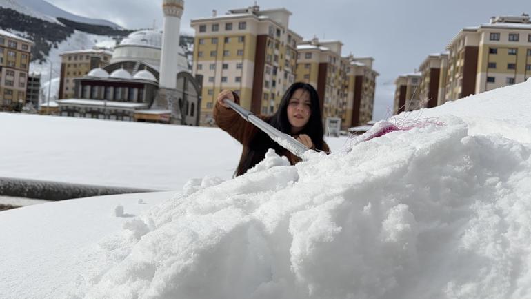 Erzurum ve Karsta kar yağışı; 73 kırsal mahalle yolu kapandı