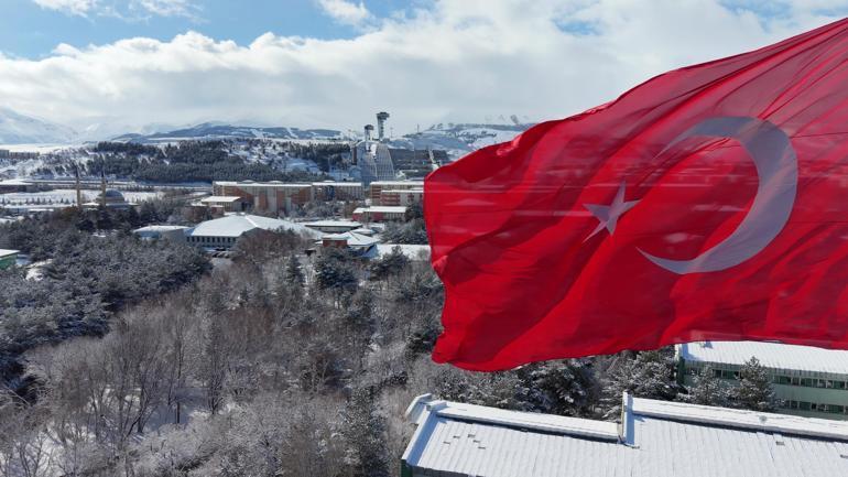 Erzurum ve Karsta kar yağışı; 73 kırsal mahalle yolu kapandı