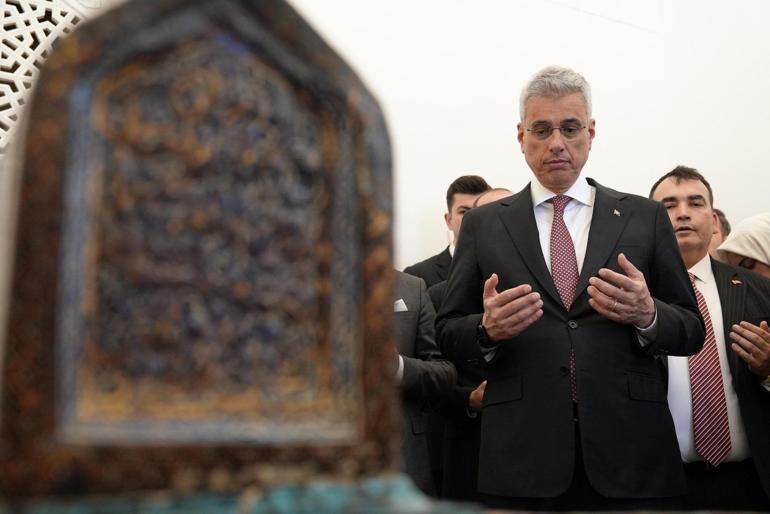 Bakan Memişoğlu, Semerkant’ta Şah-ı Zinde Nekropolü’nü ziyaret etti