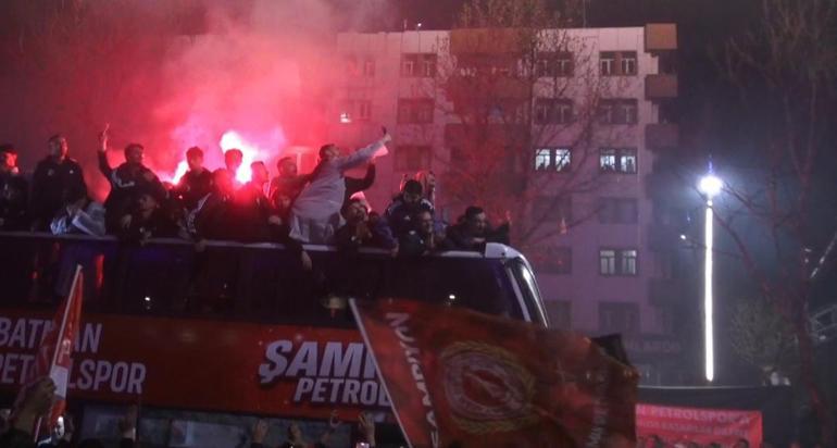 1’inci Lig’e yükselen Batman Petrolspor’a coşkulu karşılama