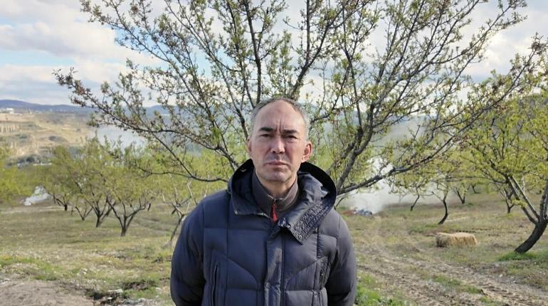 Manisa’da üreticilerden ‘zirai don nöbeti; badem ağaçlarına dumanlı koruma