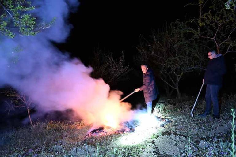 Manisa’da üreticilerden ‘zirai don nöbeti; badem ağaçlarına dumanlı koruma