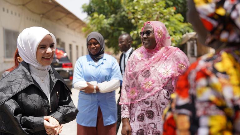 Bakan Göktaş, Senegal’de Türkiyenin destekleriyle faaliyet gösteren sosyal hizmet merkezlerini ziyaret etti