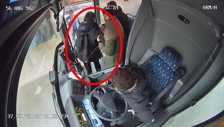 Otobüste fenalaşan kız çocuğunu, şoför hastaneye yetiştirdi; o anlar kamerada