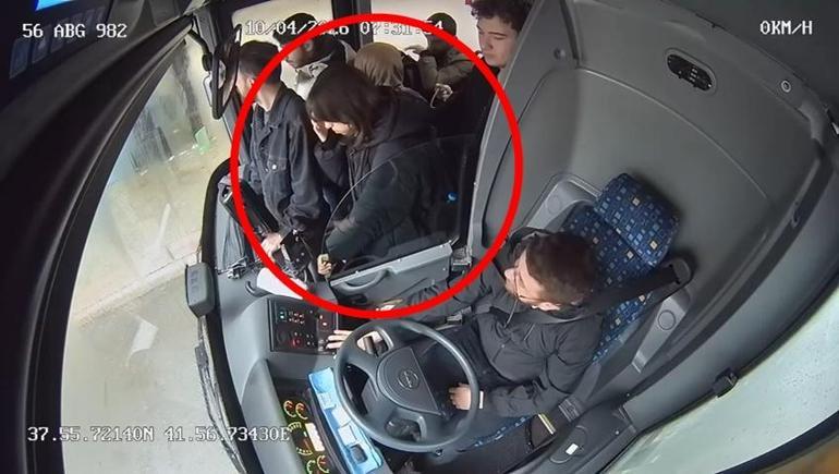 Otobüste fenalaşan kız çocuğunu, şoför hastaneye yetiştirdi; o anlar kamerada