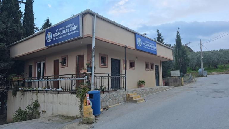 Şehidin kabrindeki minyatür heykeli çaldı; güvenlik kamerasına yakalandı