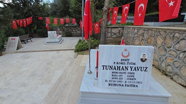 Şehidin kabrindeki minyatür heykeli çaldı; güvenlik kamerasına yakalandı