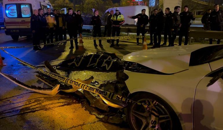 Ataşehirde emniyet şeridinde aracından inen sürücüye otomobil çarptı: 1 ölü