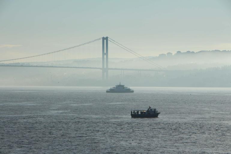 İstanbul Boğazında sis etkili oluyor