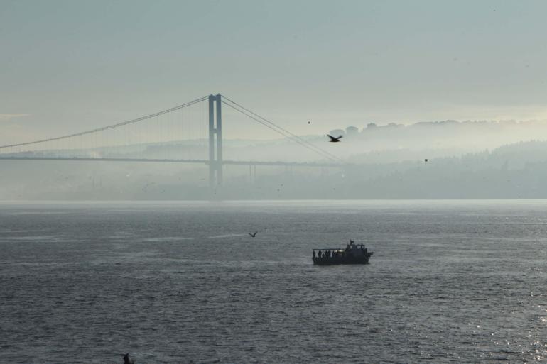 İstanbul Boğazında sis etkili oluyor