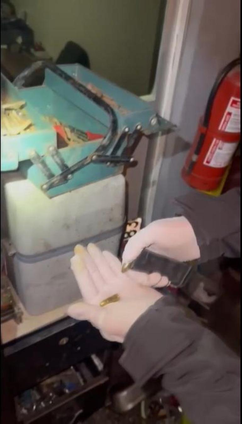 Üsküdarda yol verme nedeniyle tartıştıkları kişinin otomobilini kurşunladılar