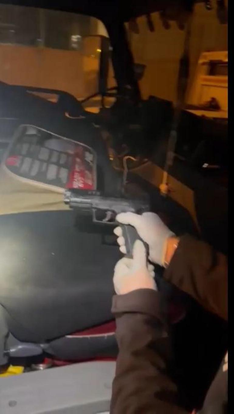 Üsküdarda yol verme nedeniyle tartıştıkları kişinin otomobilini kurşunladılar