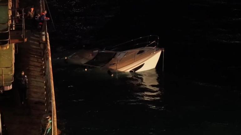 Üsküdar Haydarpaşa Limanında tekne, gemiye çarptı