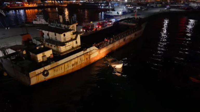 Üsküdar Haydarpaşa Limanında tekne, gemiye çarptı