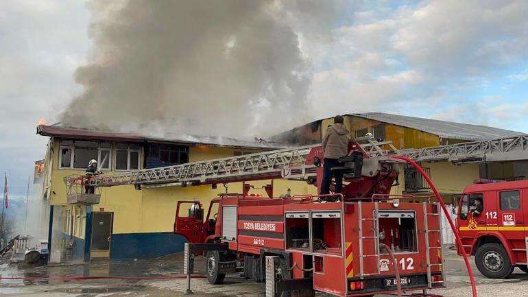 Kastamonuda tekstil ve filtre malzemeleri üretilen fabrikada yangın