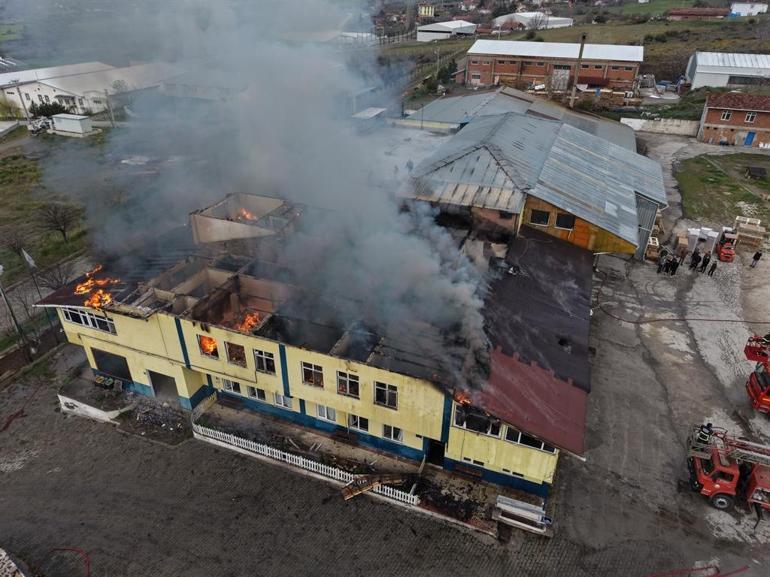Kastamonuda tekstil ve filtre malzemeleri üretilen fabrikada yangın