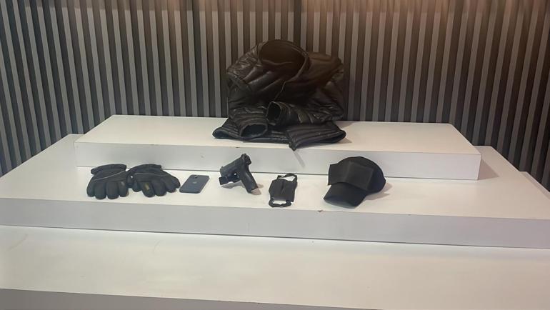 Ümraniyede silahla tehdit ettiği kişilerin otomobilini gasbetti