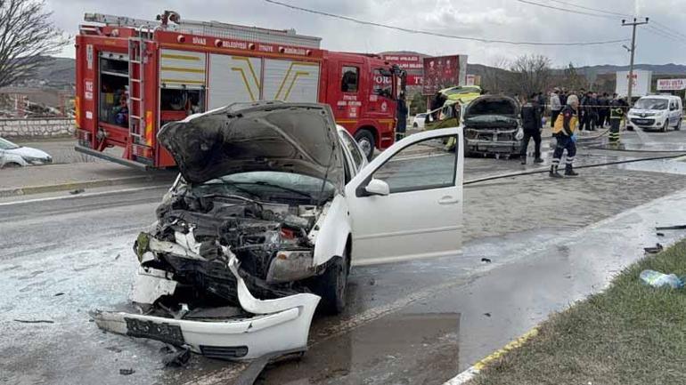 Sivasspor tesisleri önünde otomobil, taksiye çarptı: 4ü futbolcu 6 yaralı