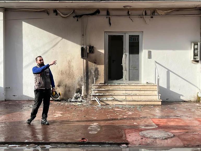 Binanın doğal gaz kutusundaki patlamada otomobil hasar gördü